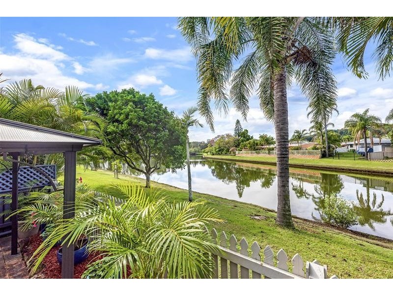 2/18 Bienvenue Drive, Currumbin Waters QLD 4223