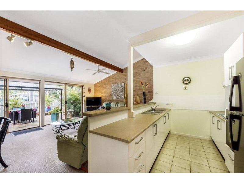 2/18 Bienvenue Drive, Currumbin Waters QLD 4223