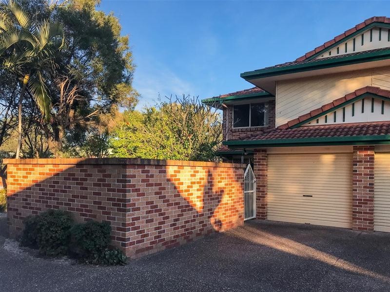 1/10 Cupania  Place, Elanora QLD 4221