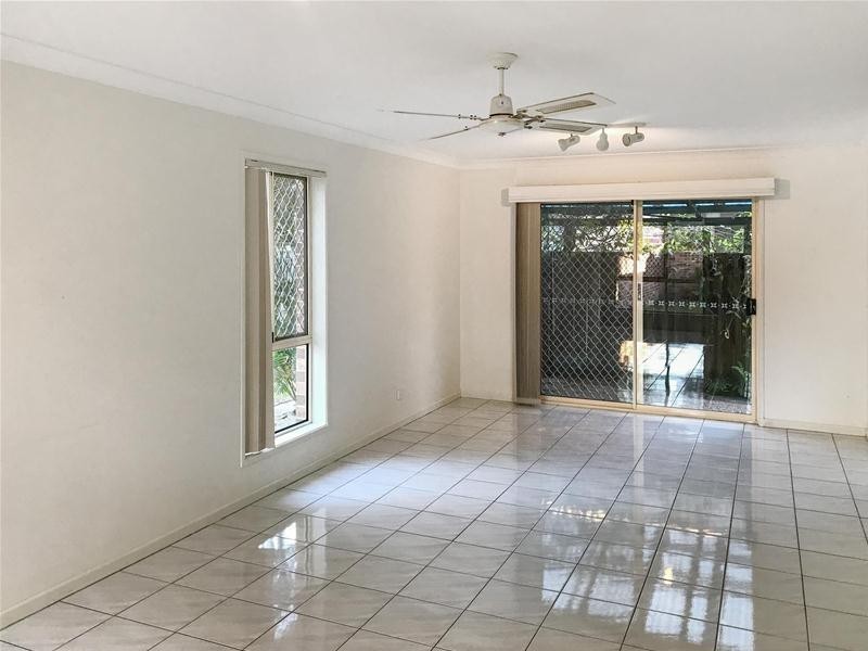 1/10 Cupania  Place, Elanora QLD 4221