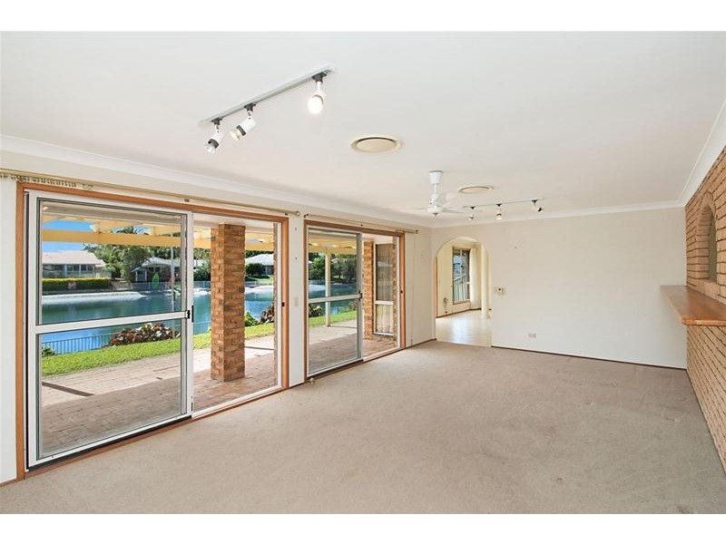 15 Murtha Drive, Elanora QLD 4221