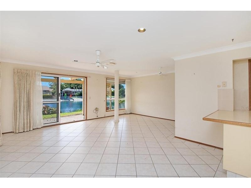 15 Murtha Drive, Elanora QLD 4221