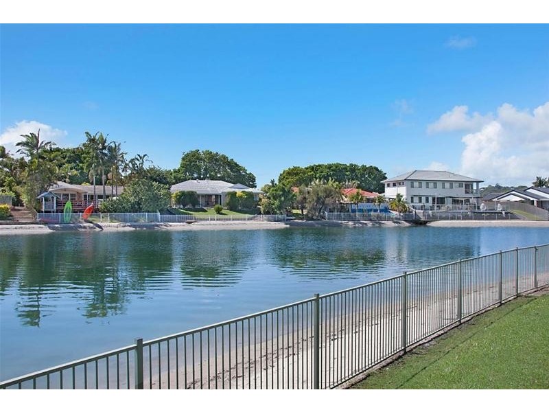 15 Murtha Drive, Elanora QLD 4221