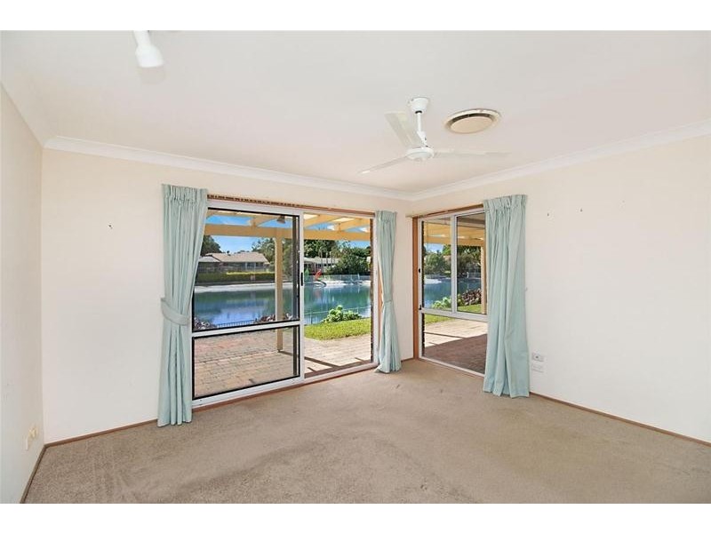 15 Murtha Drive, Elanora QLD 4221