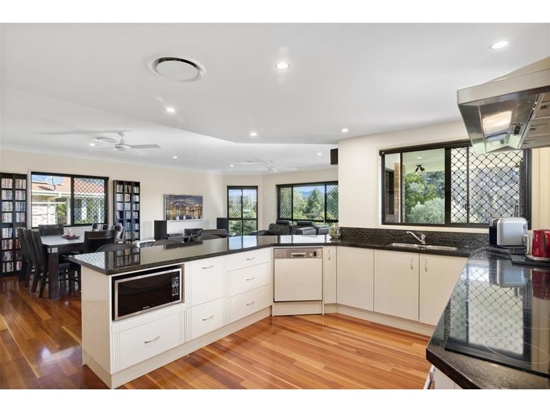 27 Tipuana Drive, Elanora QLD 4221