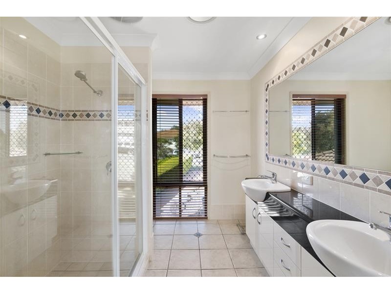 27 Tipuana Drive, Elanora QLD 4221