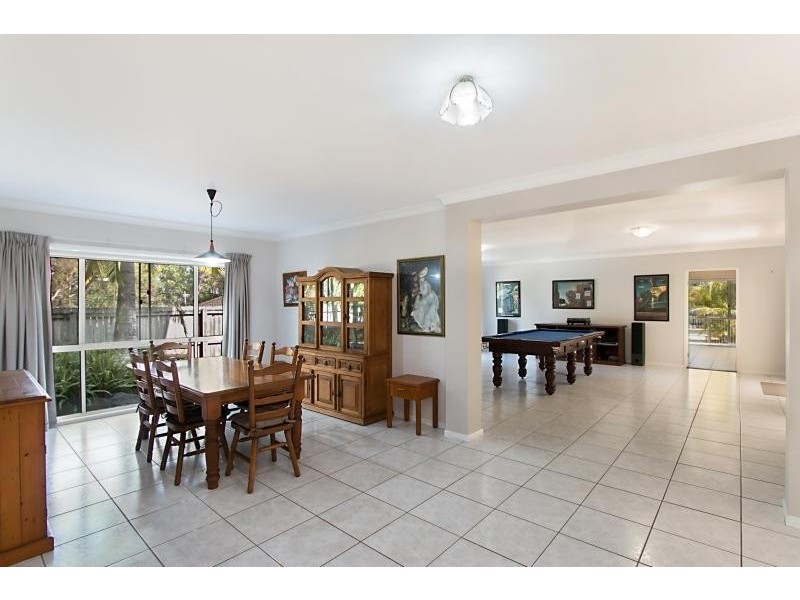 11 Forest Court, Elanora QLD 4221