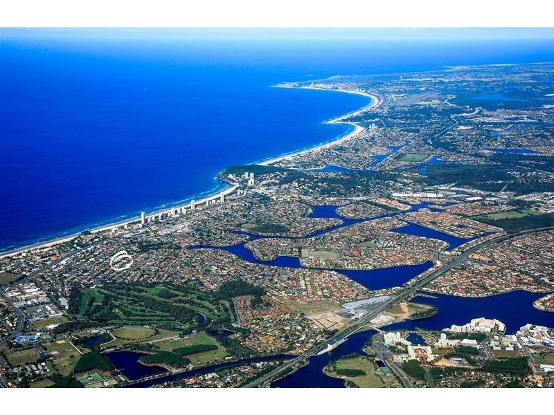 2/57 Albion Avenue, Miami QLD 4220