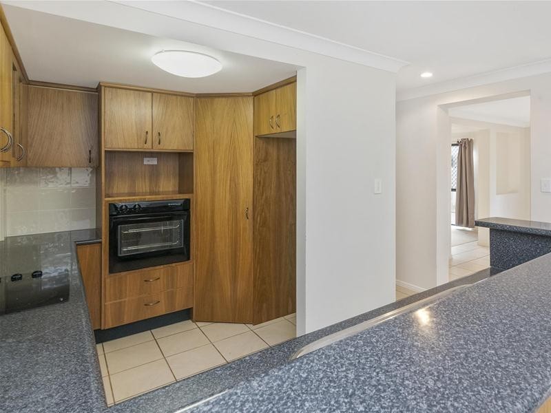 2/57 Albion Avenue, Miami QLD 4220