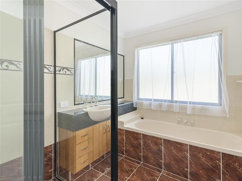 2/57 Albion Avenue, Miami QLD 4220