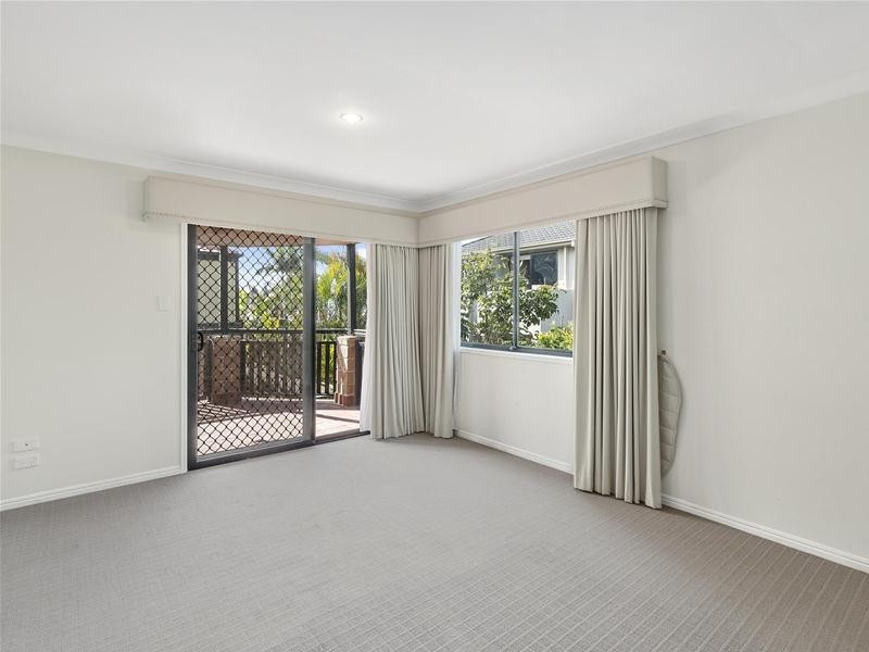 2/57 Albion Avenue, Miami QLD 4220