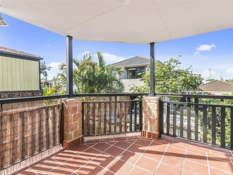 2/57 Albion Avenue, Miami QLD 4220
