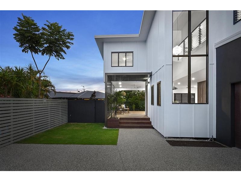 2/7 Boundary  Street, Currumbin Waters QLD 4223