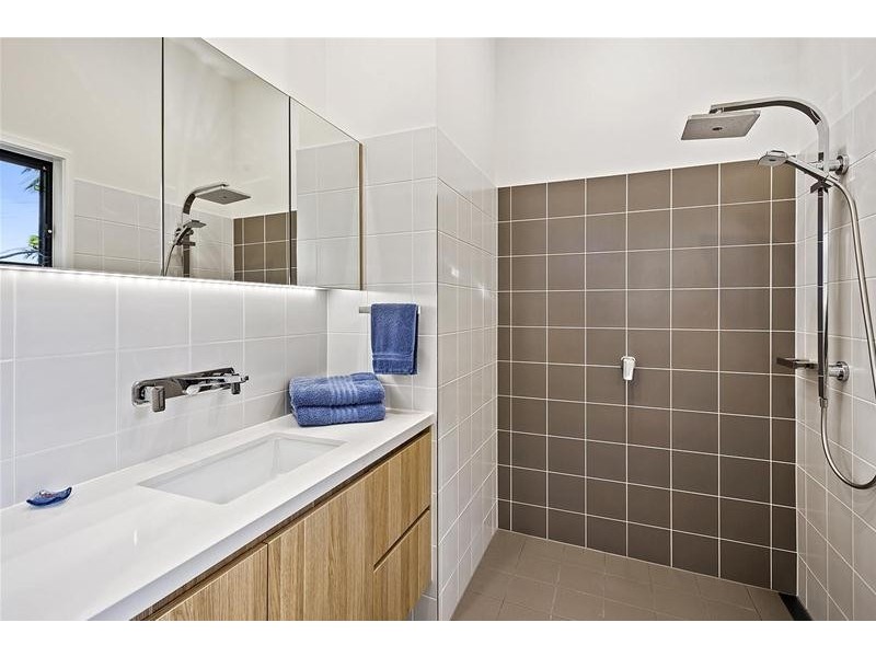 2/7 Boundary  Street, Currumbin Waters QLD 4223