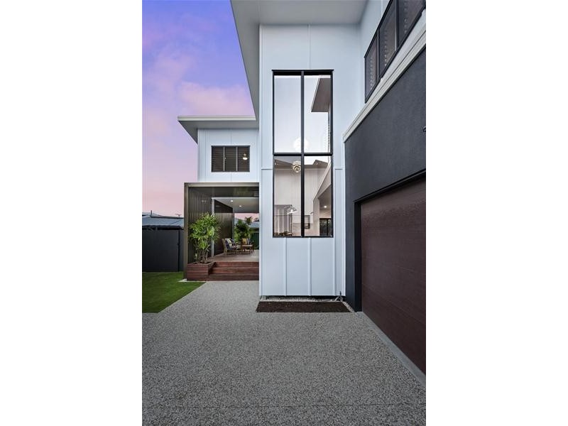 2/7 Boundary  Street, Currumbin Waters QLD 4223