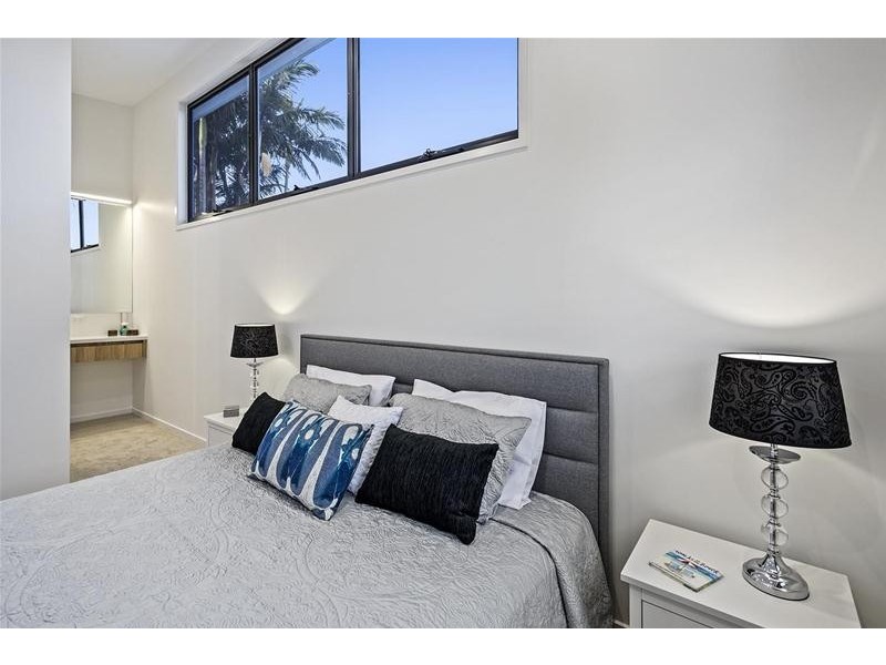 2/7 Boundary  Street, Currumbin Waters QLD 4223
