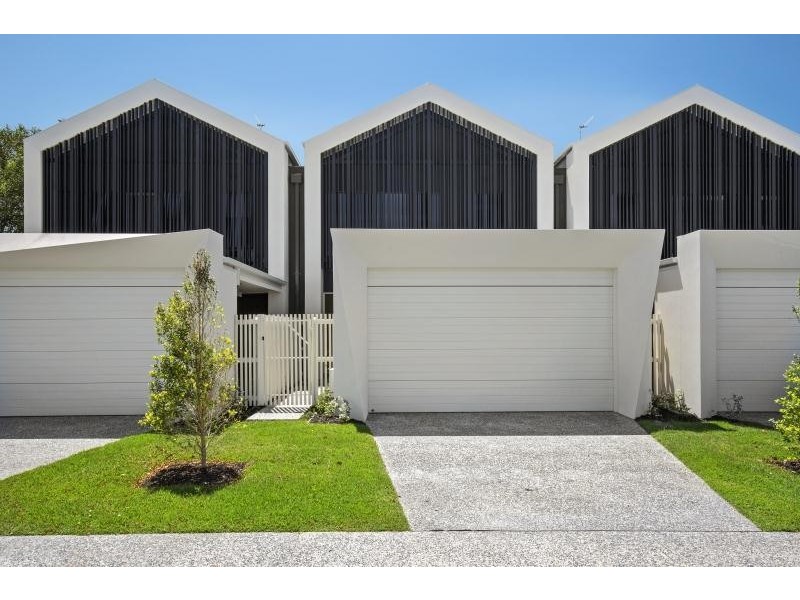 2/15 Magnoli Circuit, Palm Beach QLD 4221