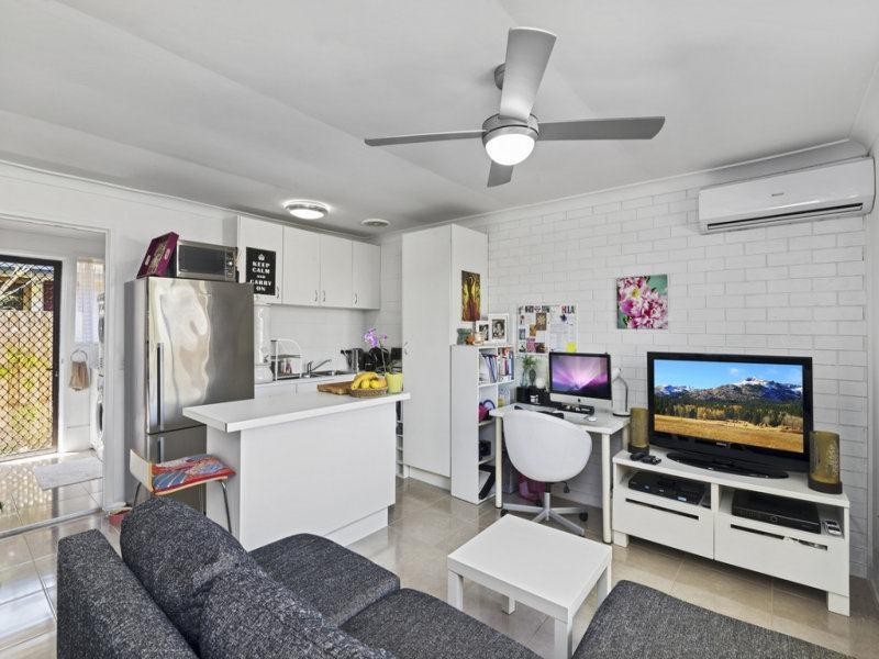 2/400 Cypress North Terrace, Palm Beach QLD 4221