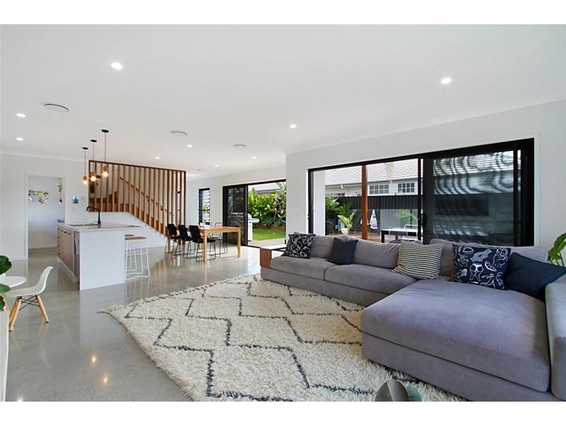 38 Nollamara Drive, Elanora QLD 4221