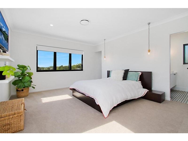 38 Nollamara Drive, Elanora QLD 4221