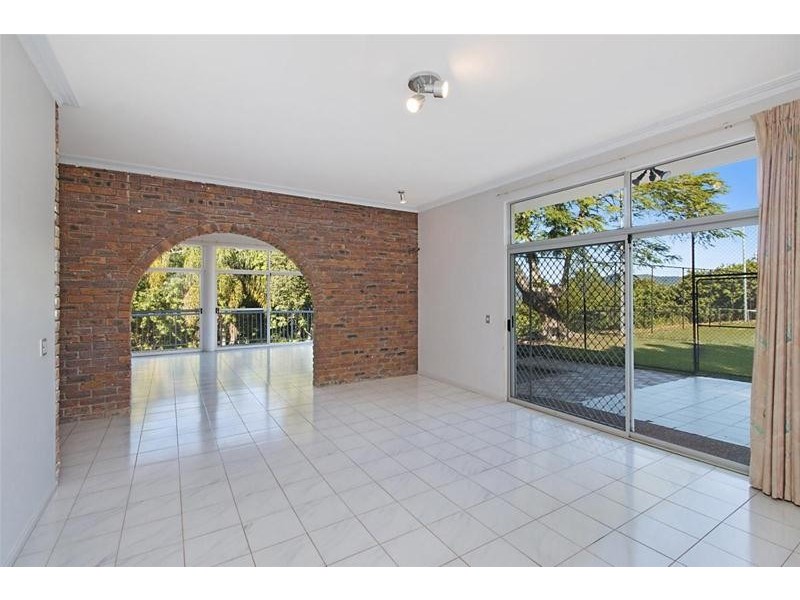 33 Evergreen Drive, Elanora QLD 4221