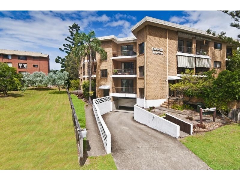 5/8 Twenty Second Avenue, Palm Beach QLD 4221