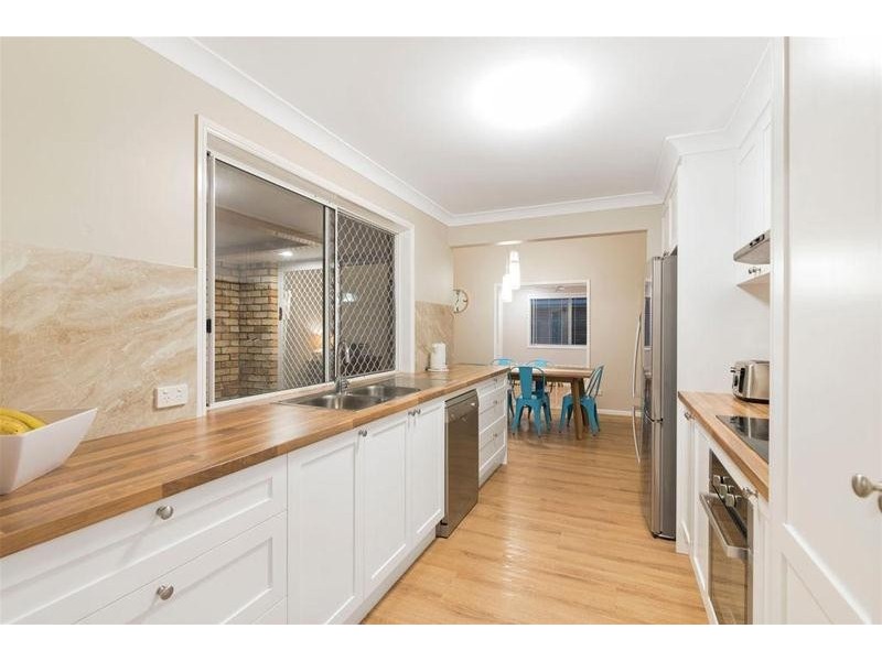 27 Bergamont Street, Elanora QLD 4221