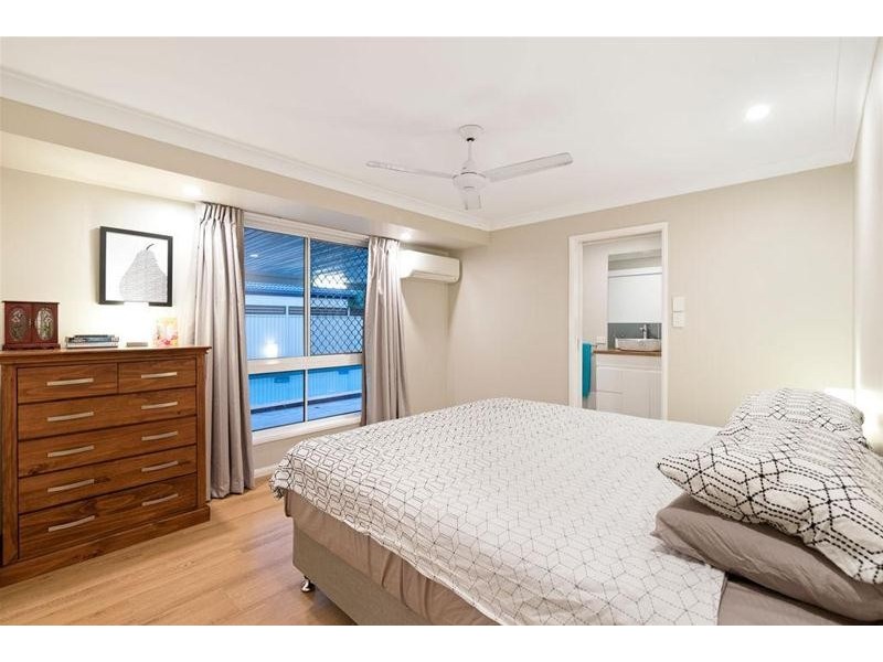 27 Bergamont Street, Elanora QLD 4221