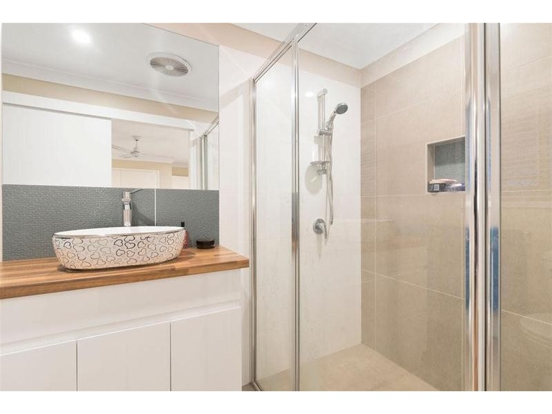 27 Bergamont Street, Elanora QLD 4221