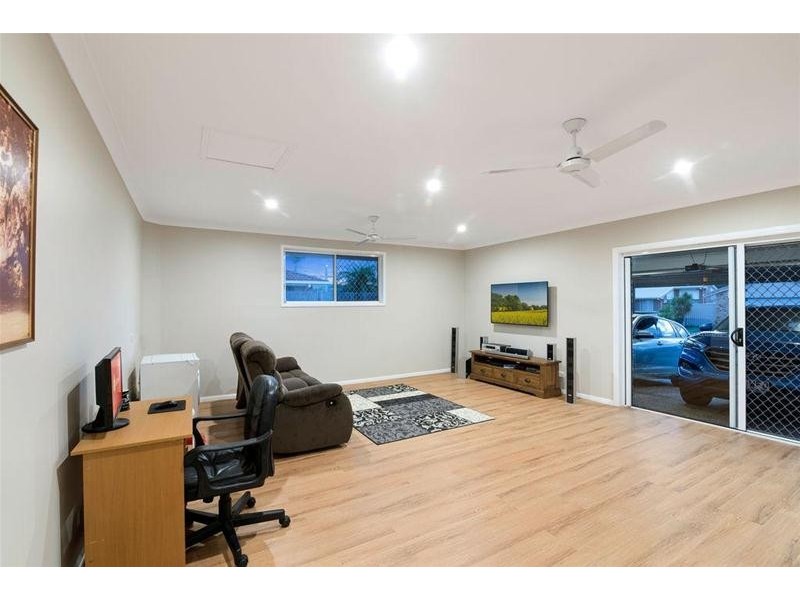 27 Bergamont Street, Elanora QLD 4221