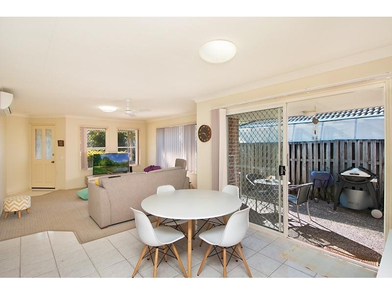 2/28 Yodelay Street, Varsity Lakes QLD 4227