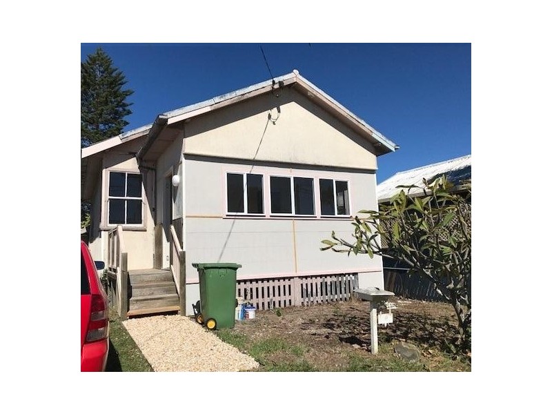 16  Twenty Third  Avenue, Palm Beach QLD 4221