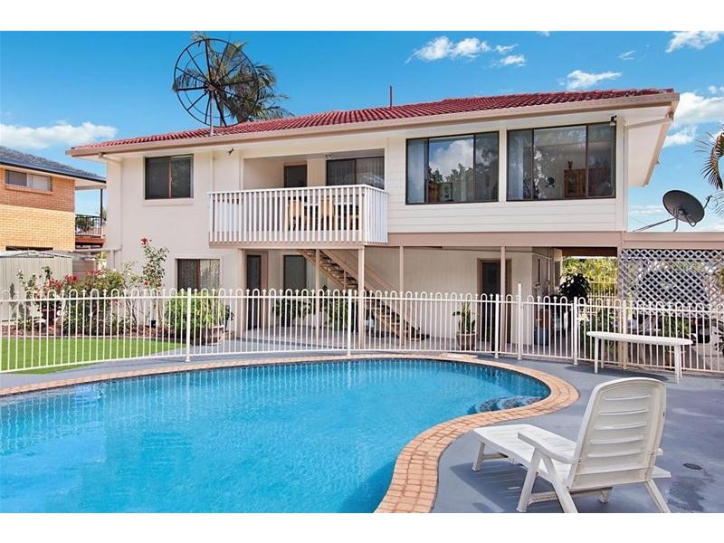 4 Seaview Parade, Elanora QLD 4221