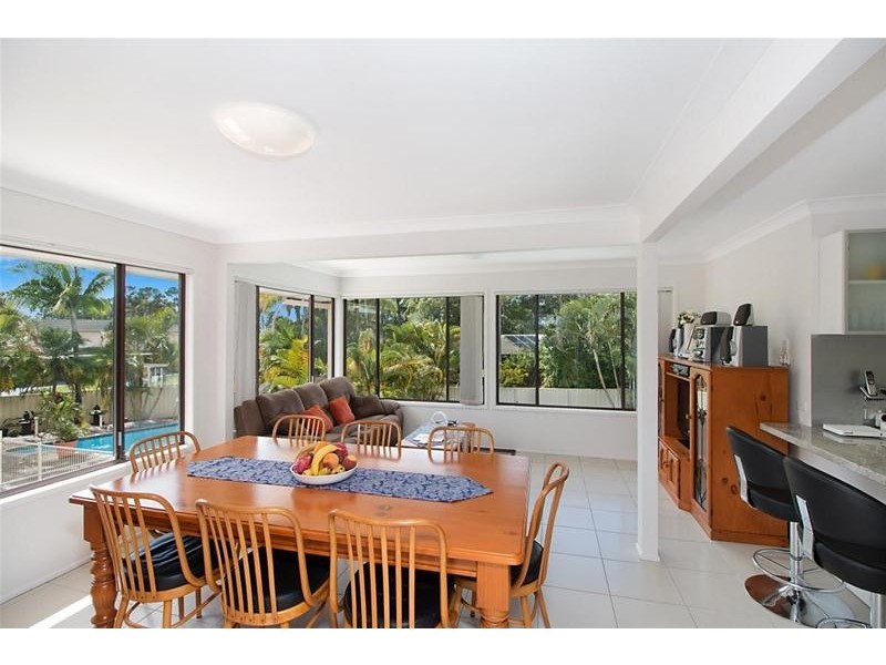 4 Seaview Parade, Elanora QLD 4221