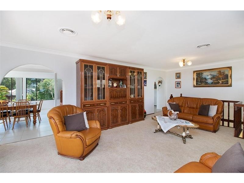 4 Seaview Parade, Elanora QLD 4221