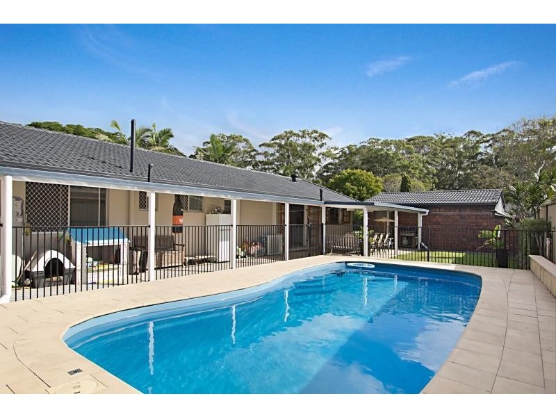 2 Celtis Court, Palm Beach QLD 4221