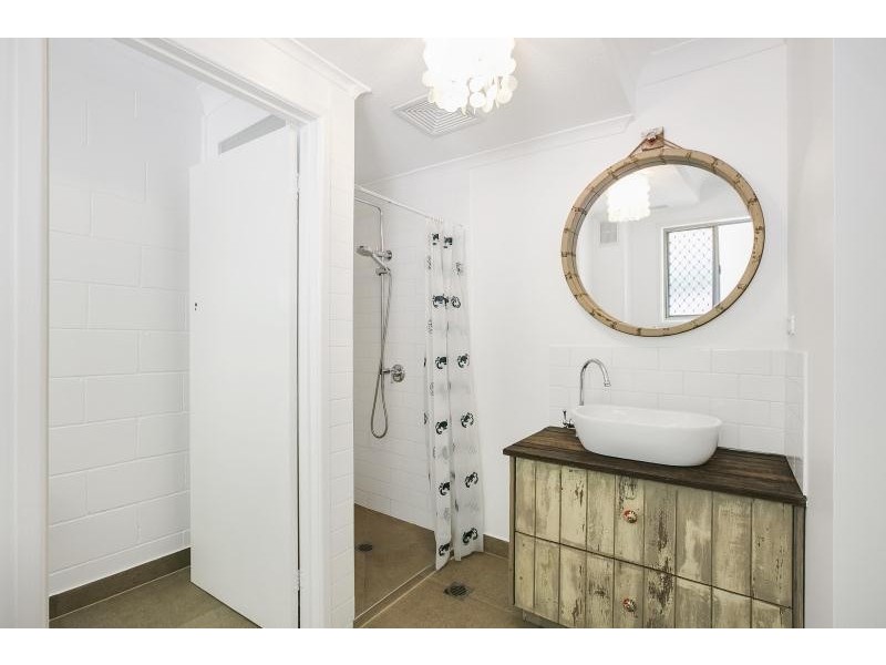 4/58 Sarawak Avenue, Palm Beach QLD 4221