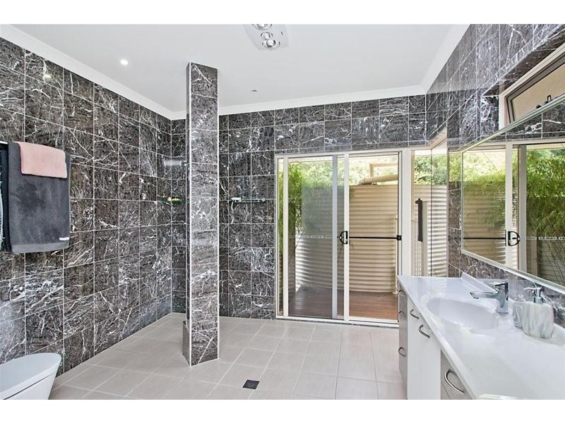 1 Lakeview Place, Currumbin Valley QLD 4223