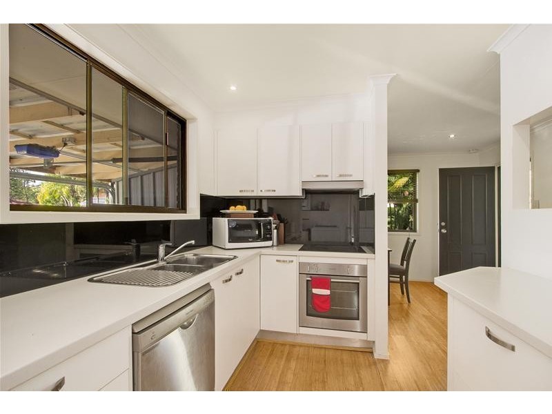 18 Currant Street, Elanora QLD 4221