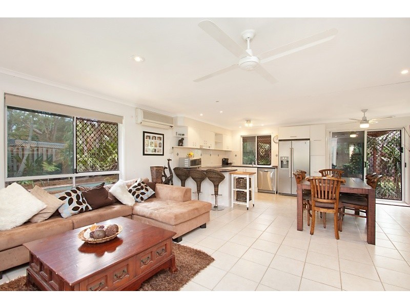 9 Kalmia Court, Elanora QLD 4221