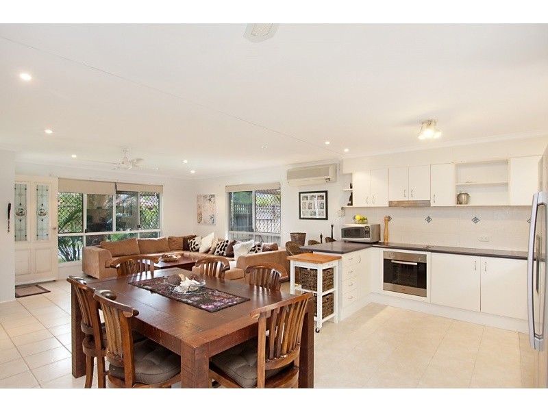 9 Kalmia Court, Elanora QLD 4221