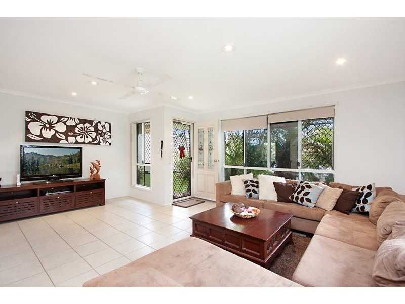 9 Kalmia Court, Elanora QLD 4221