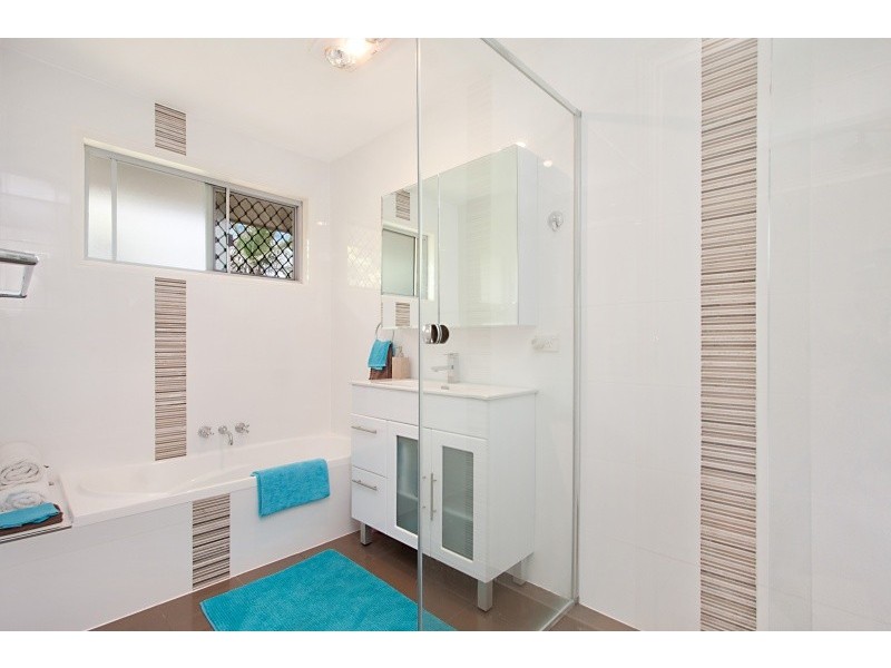 9 Kalmia Court, Elanora QLD 4221