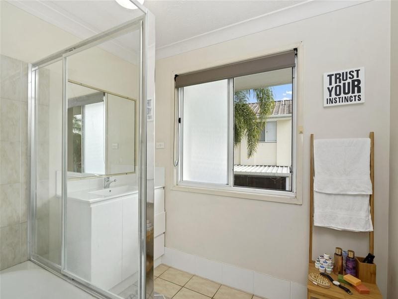 19/2 Coolgardie Street, Elanora QLD 4221