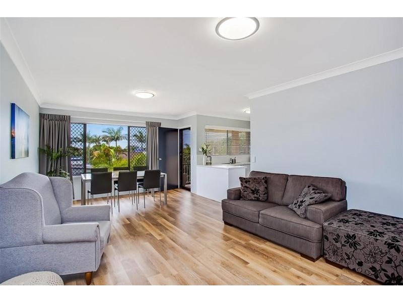 8/19 Twenty Sixth  Avenue, Palm Beach QLD 4221