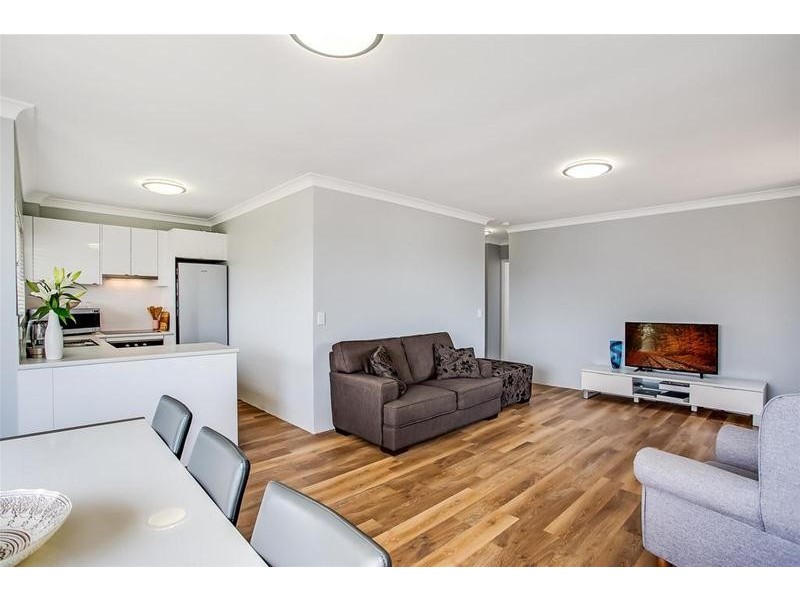 8/19 Twenty Sixth  Avenue, Palm Beach QLD 4221