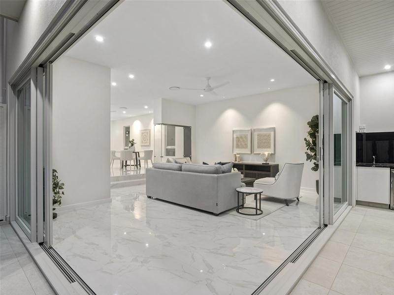 2130 Tallebudgera Drive, Palm Beach QLD 4221