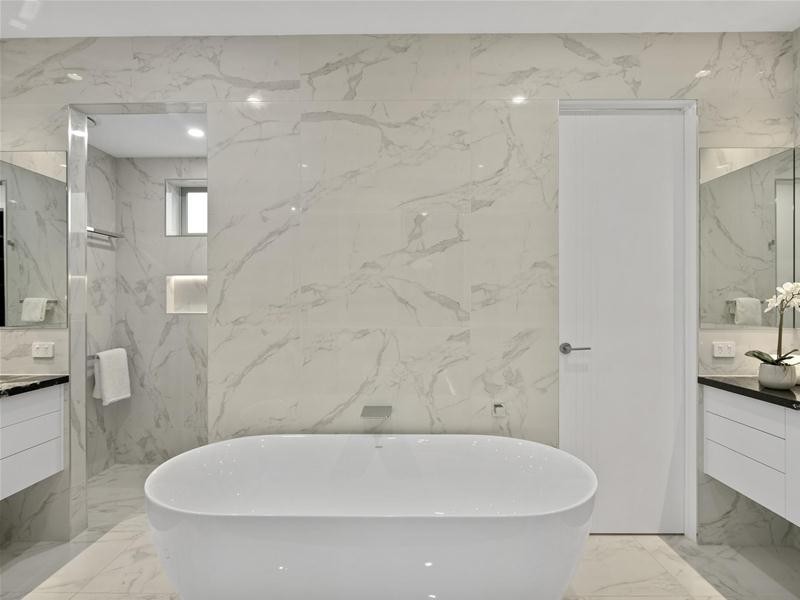 2130 Tallebudgera Drive, Palm Beach QLD 4221