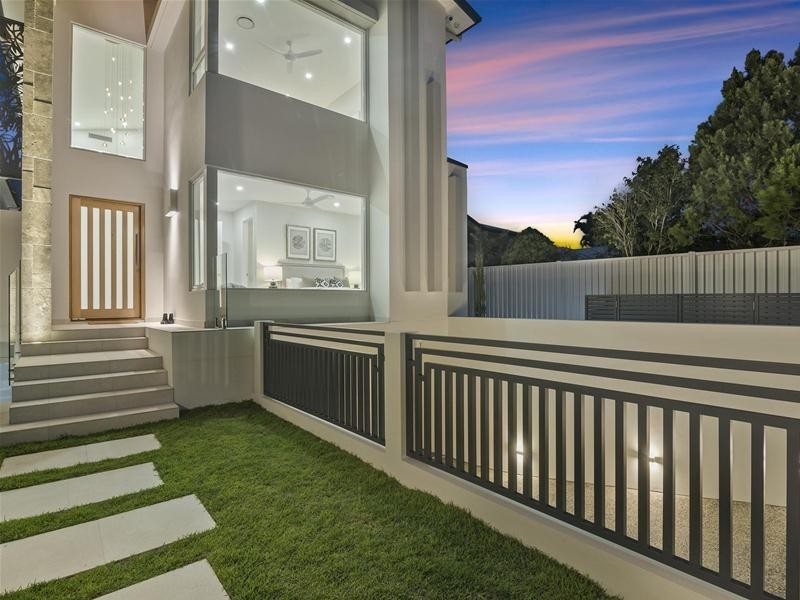 2130 Tallebudgera Drive, Palm Beach QLD 4221