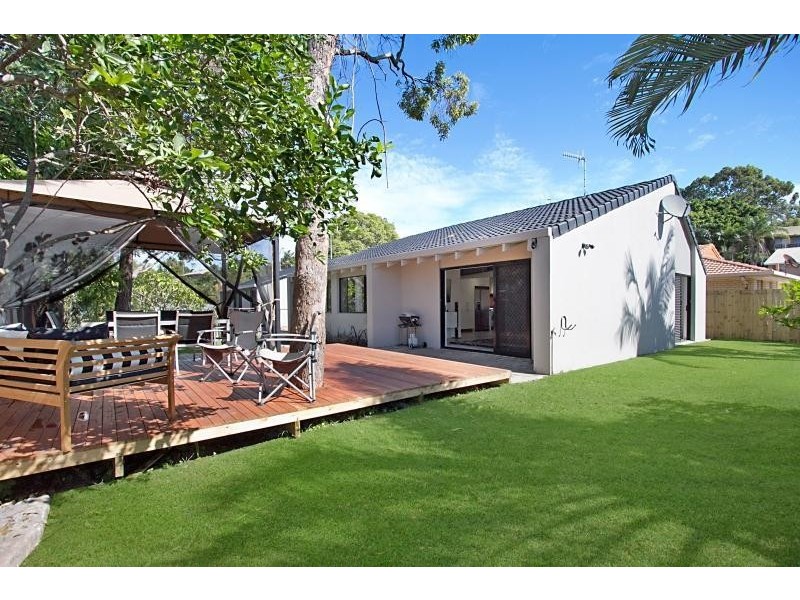 121 K P McGrath Drive, Elanora QLD 4221